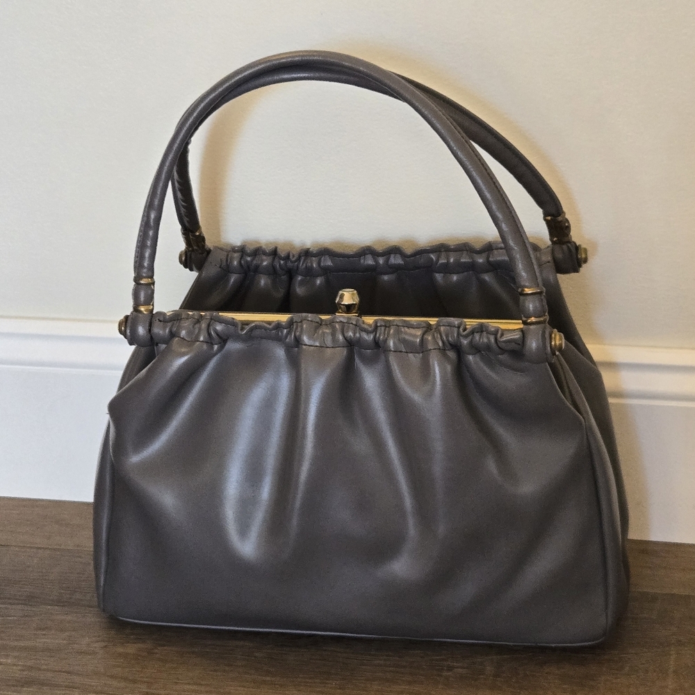 Vtg Gray Leather Dumpling Bag w/Kiss Lock Hinged Closure And Gold Tone Hardware